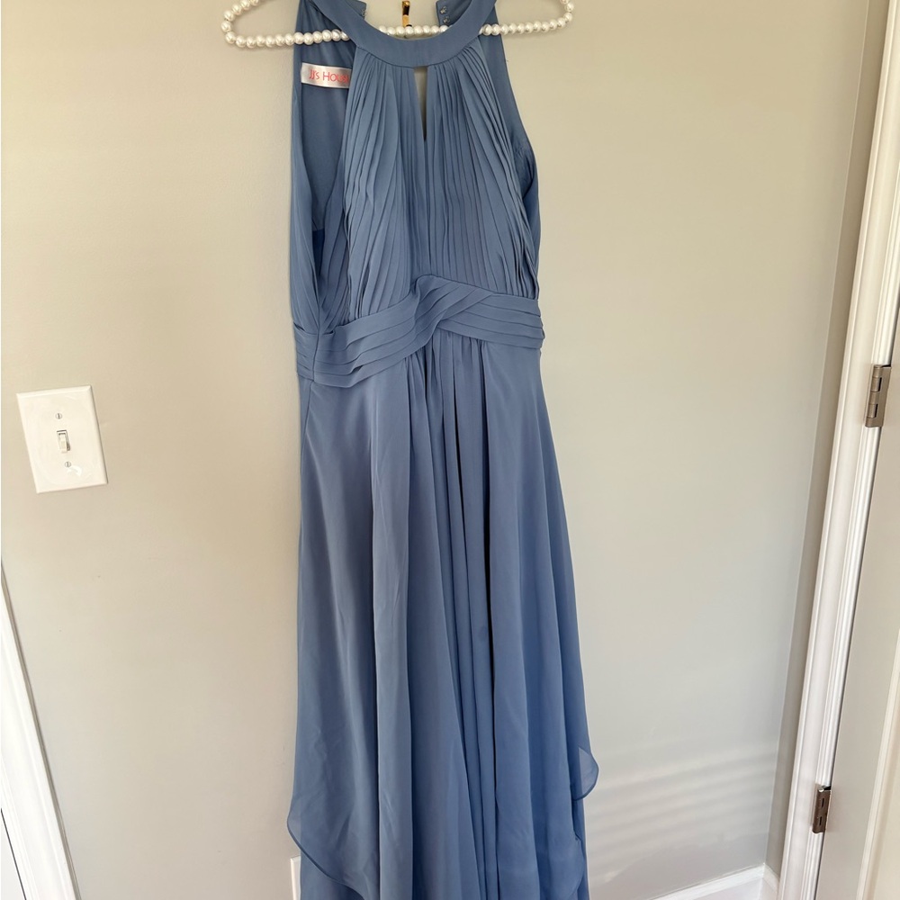 Elegant Gray Blue Sleeveless Gown